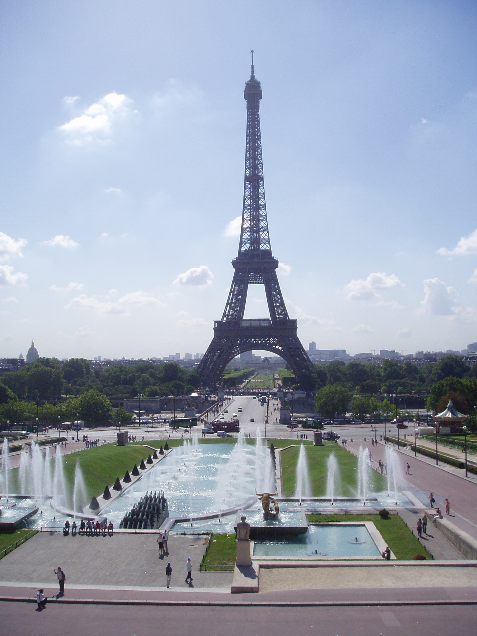 File Eiffel Tower And Gardens Jpg Wikimedia Commons