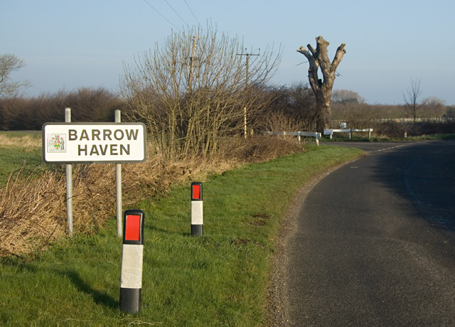 File:Entering Barrow Haven - geograph.org.uk - 3880921.jpg