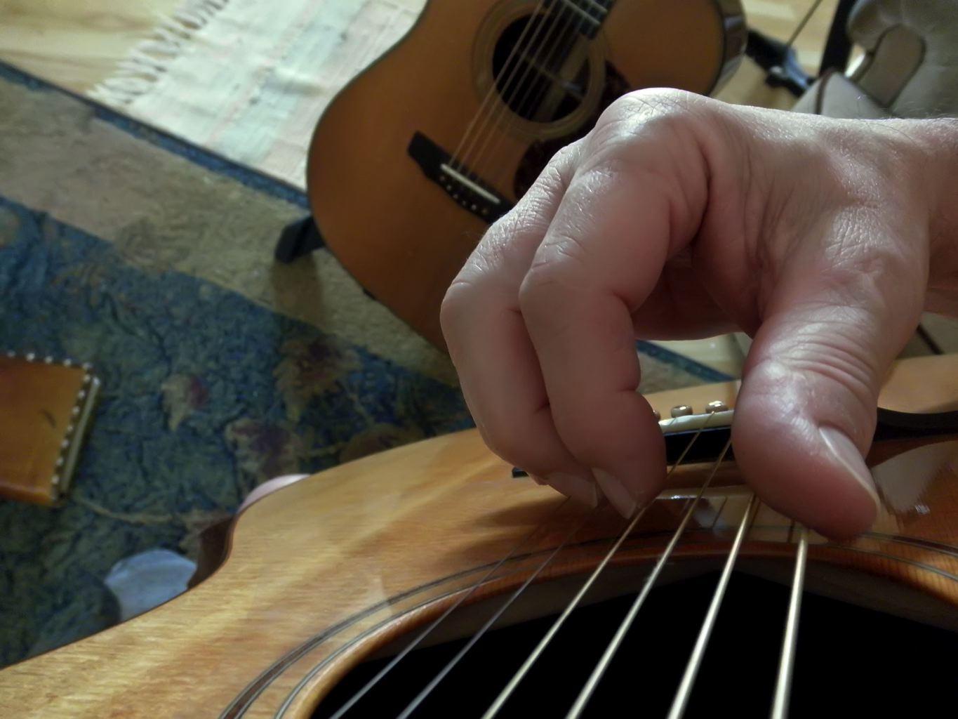 Nylon vs. Steel Strings - Which Is Better? - Play Fingerstyle Guitar