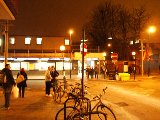 File:Finsbury Park Station, New Years Eve 2008 - geograph.org.uk - 1100168.jpg