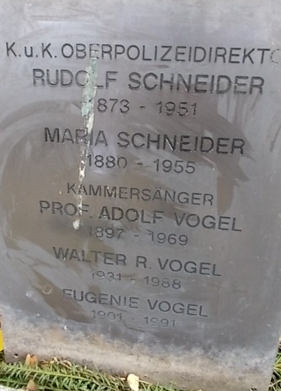 File:Grabstein Schneider Vogel.jpg