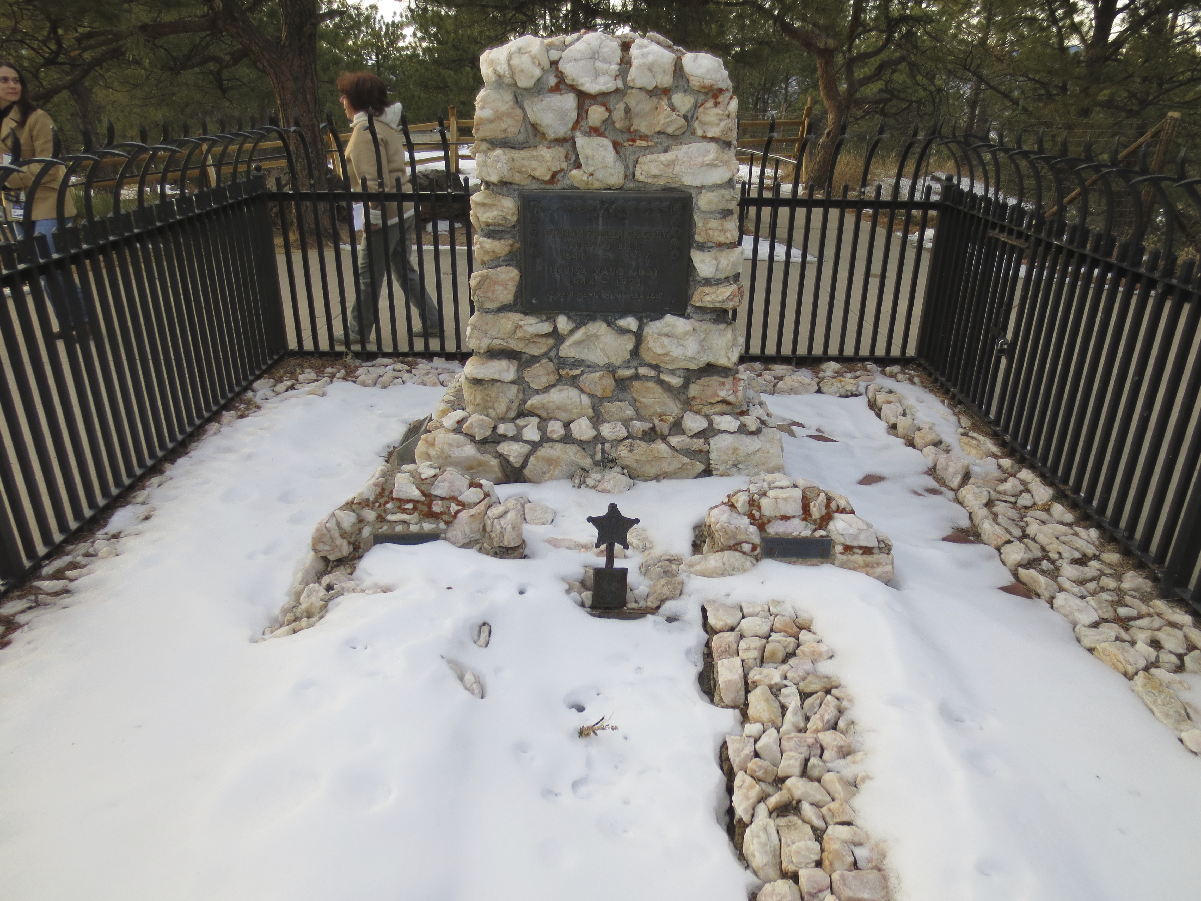Perth Blackborough Skuldre på skuldrene tyk File:Gravesite of William "Buffalo Bill" Cody.jpg - Wikipedia