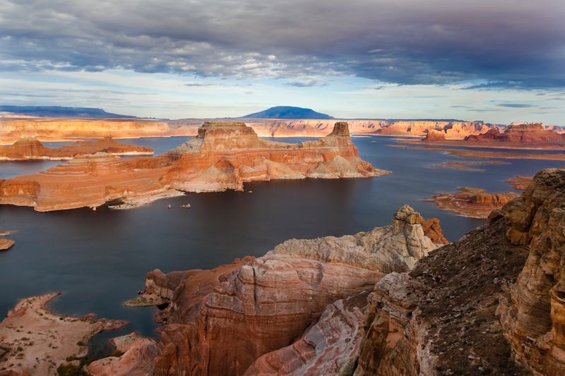 File:Gunsight Butte, Lake Powell.jpg