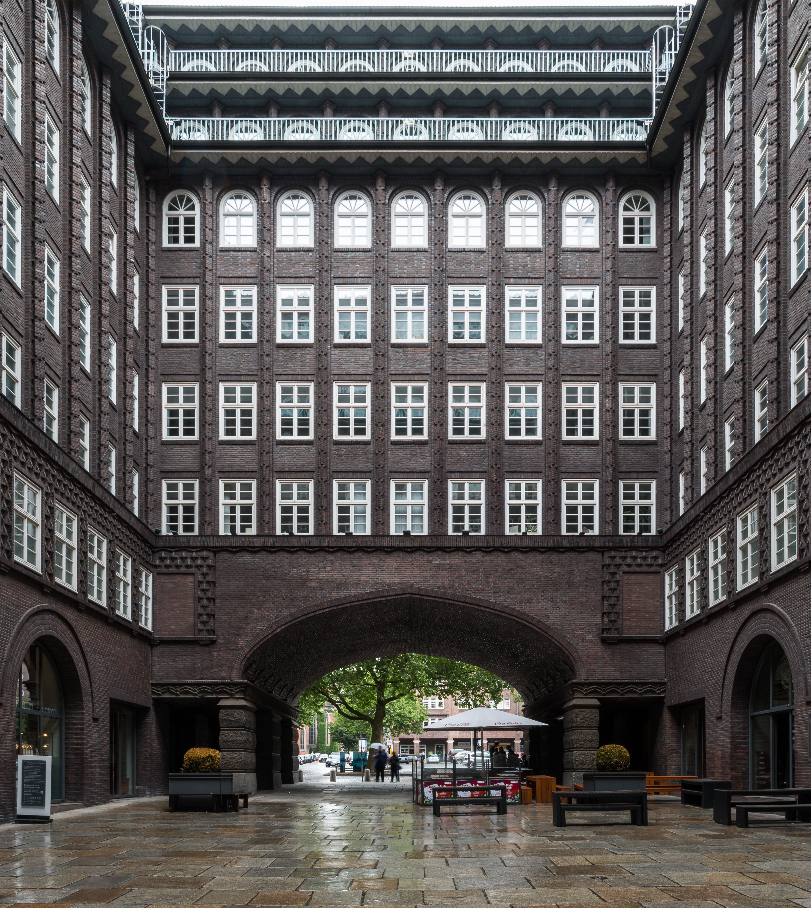 File:Hamburg, Kontorhausviertel, Chilehaus -- 2016 -- 3404 ...