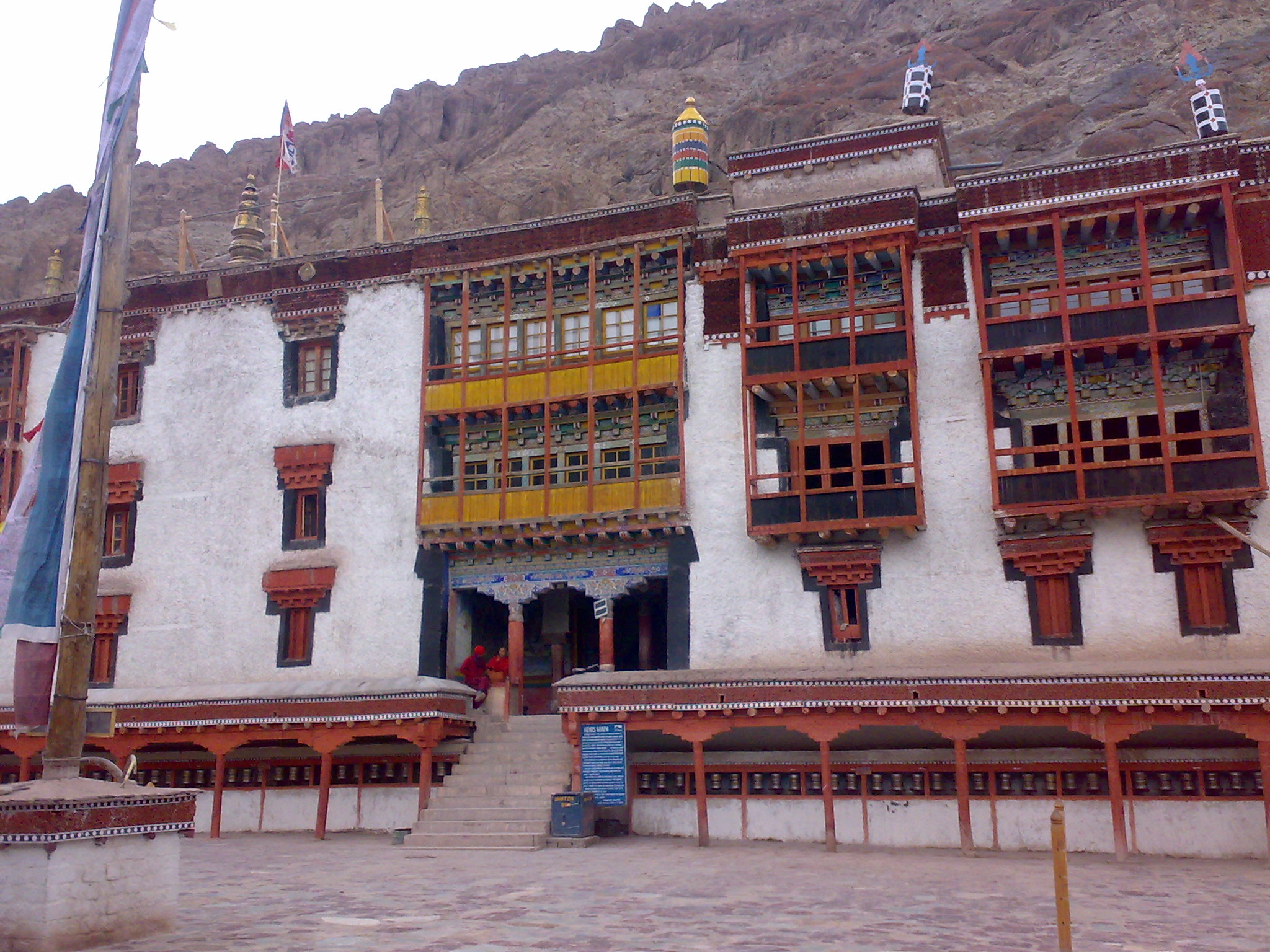 Hemis student tersu. Монастырь Хемис. Монастырь Хемис в Ладаке 1875 Верещагин. Монастырь Хемис. Ладак 1925 фото. Монастырь Хемис на берегу инд.