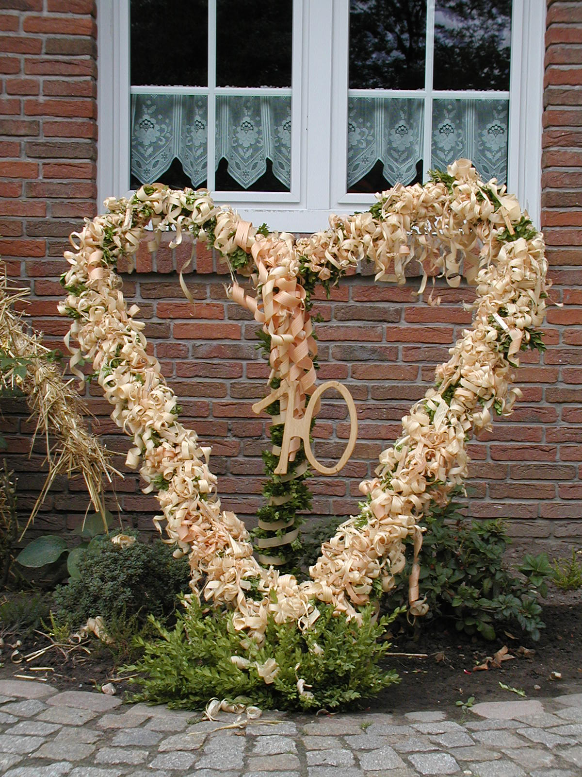 File:Hoelzerne hochzeit 01 herz.jpg - Wikimedia Commons