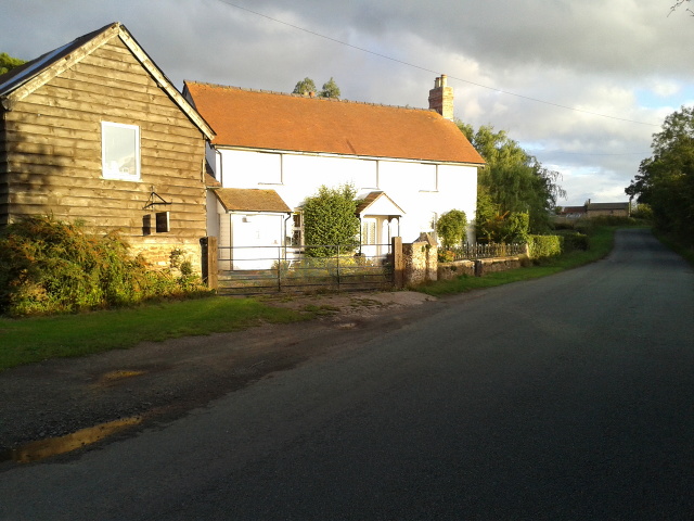 File:Houses in the evening sun - geograph.org.uk - 4651361.jpg