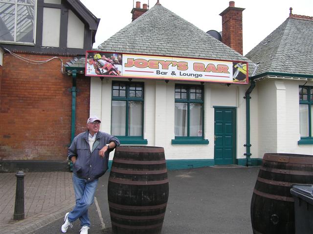 File:Joey's Bar, Seymour Street, Ballymoney - geograph.org.uk - 848023.jpg