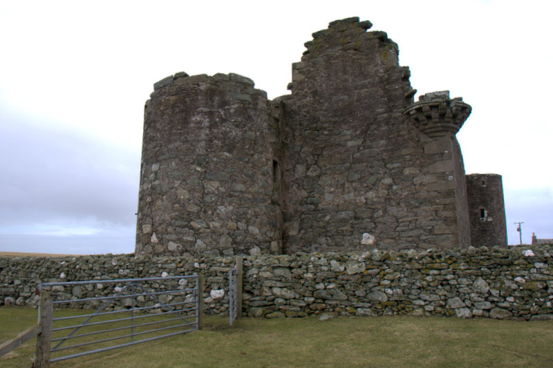 File:Muness Castle - geograph.org.uk - 1753753.jpg