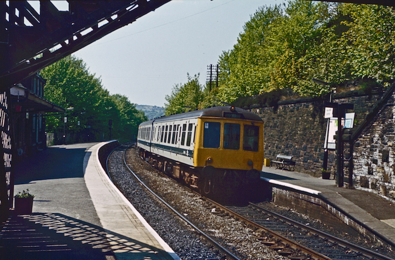 File:New Mills Central station, May 1980.jpg