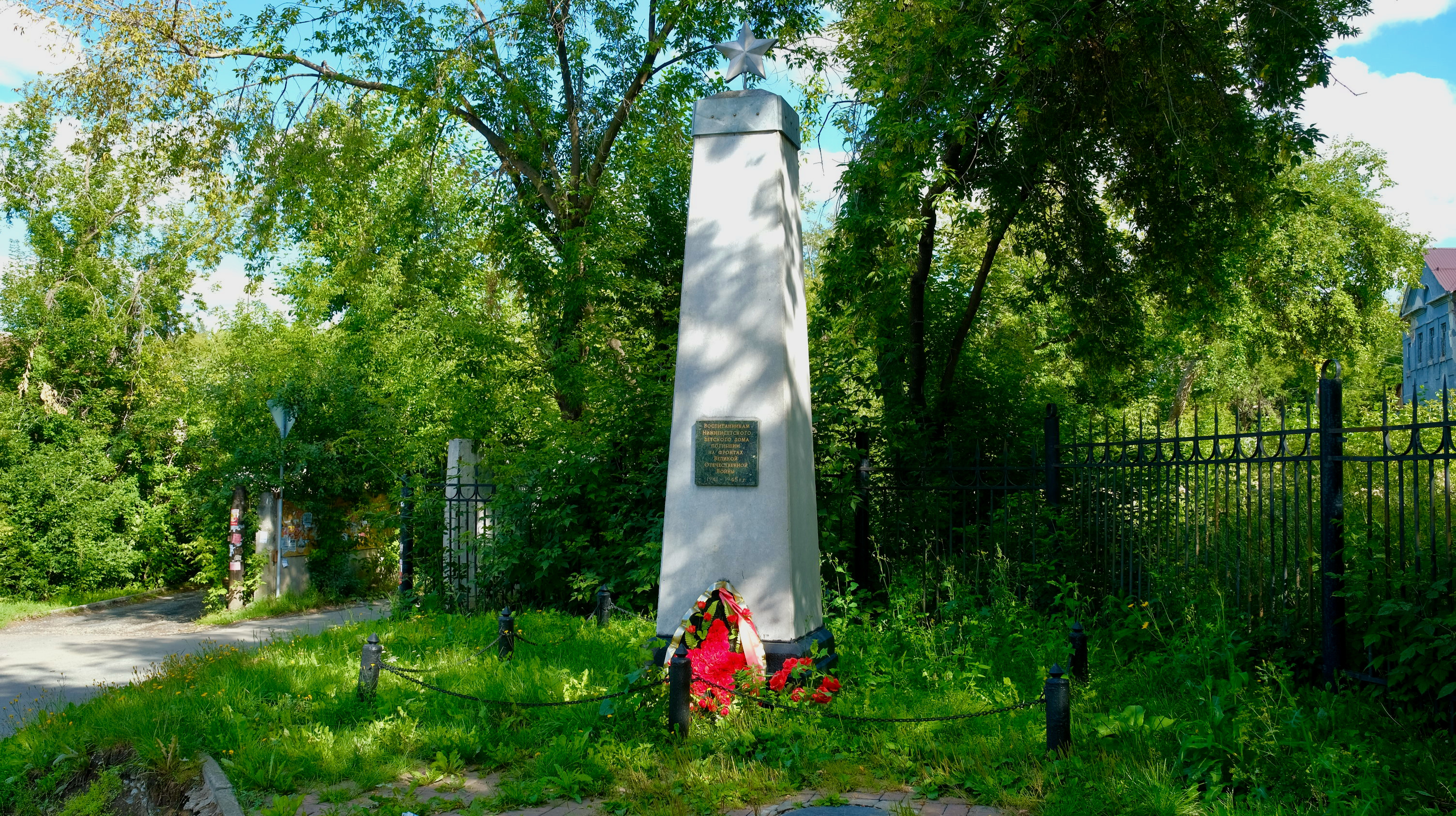 Памятник воспитанникам Нижнеисетского детского дома — Википедия