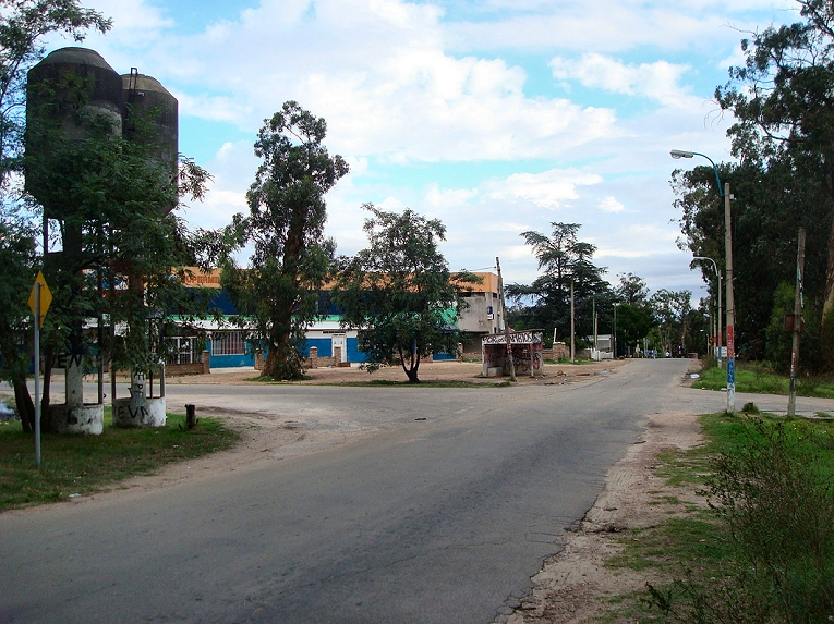 File:Pajas Blancas - main street.jpg