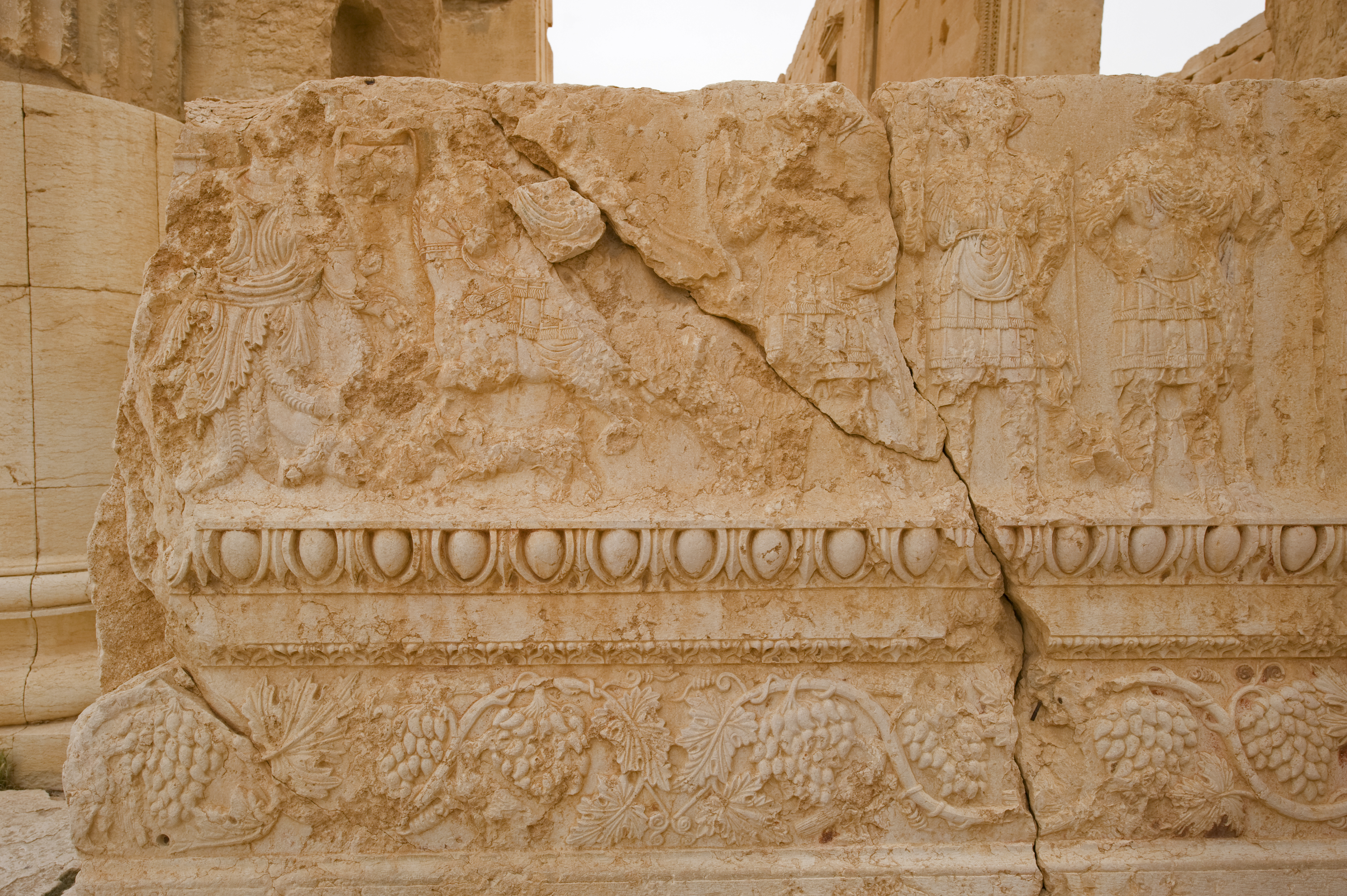 Часы пальмира. Баал барельеф. Full-length Palmyra bas Relief of ra'Ata Moqimu.