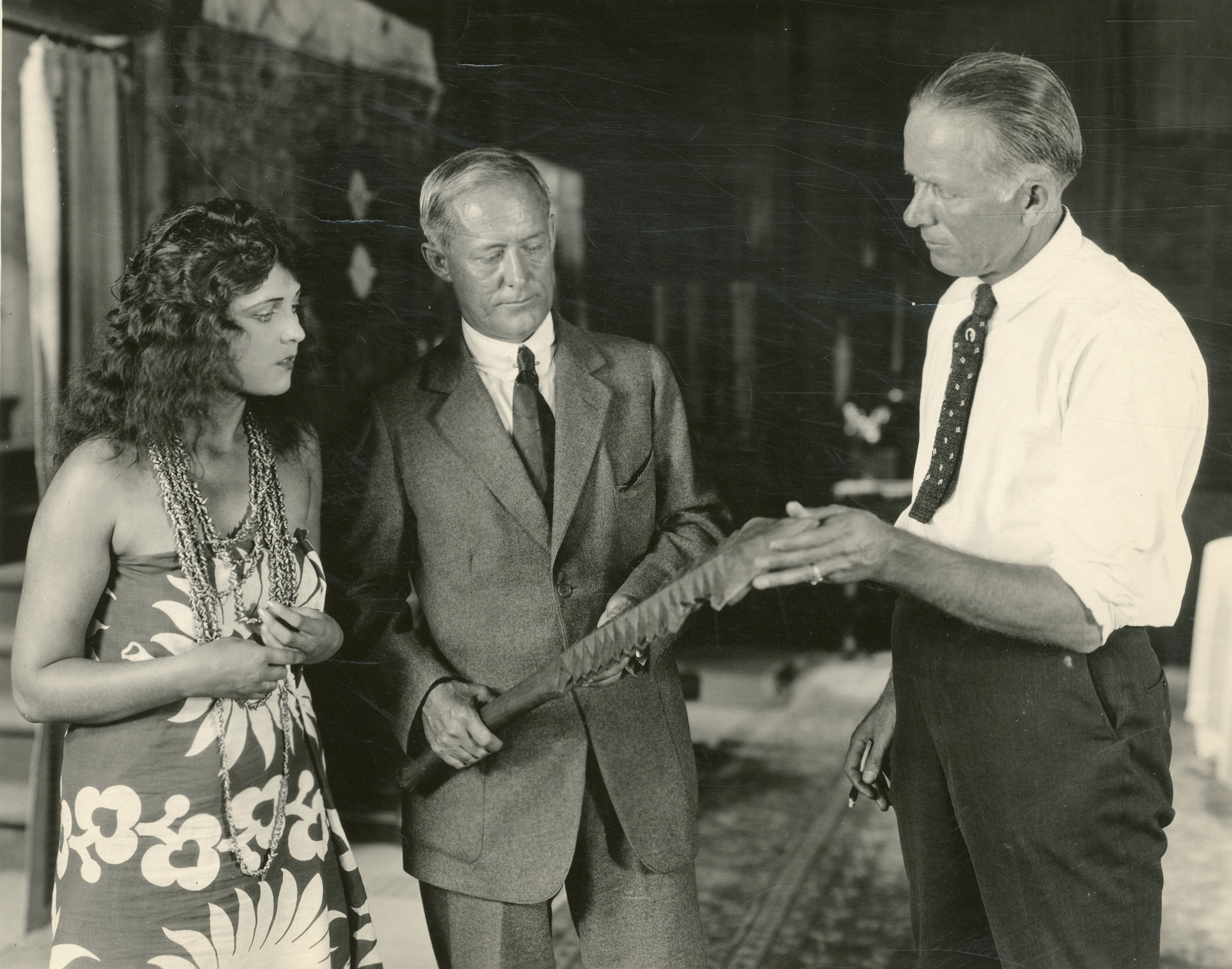 Actress [[Jacqueline Logan]], Frederick O'Brien, and director [[George Melford]] on the set of the film ''[[Ebb Tide (1922 film)|Ebb Tide]]'' (1922)