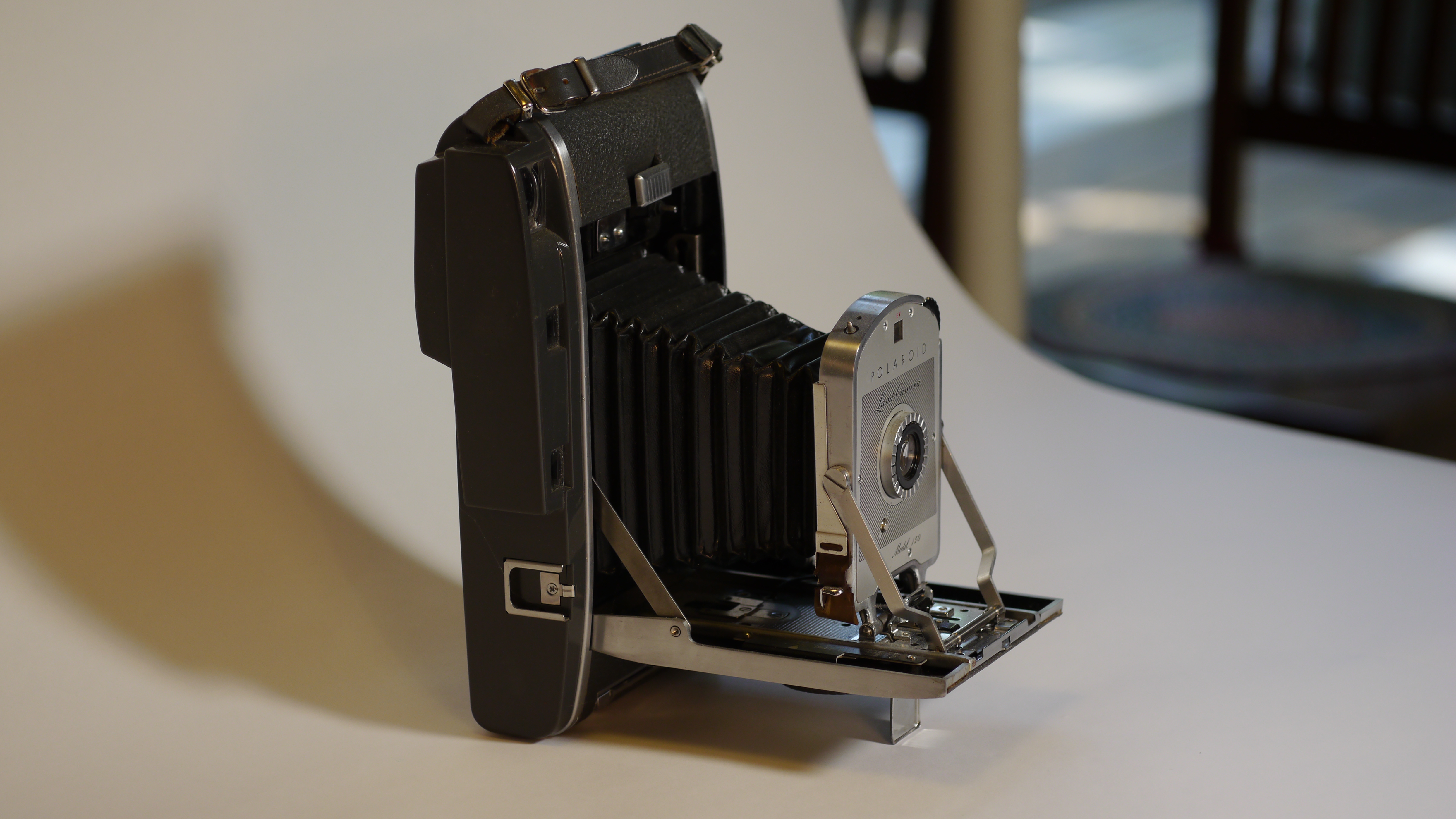 File:Polaroid Land Camera Model 150.jpg - Wikimedia Commons