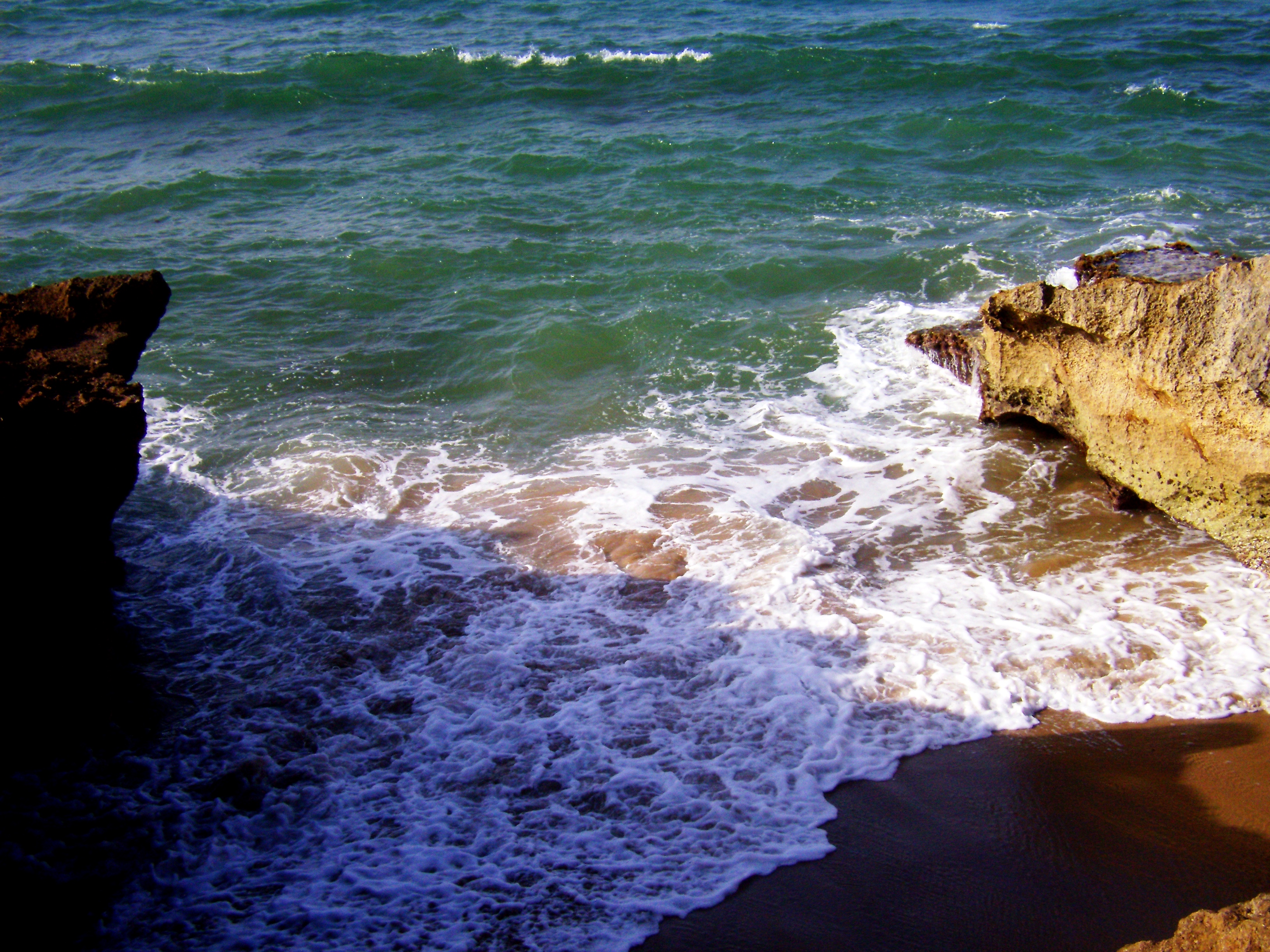 File:Puerto Hermina, Quebradillas, Puerto Rico - panoramio.jpg