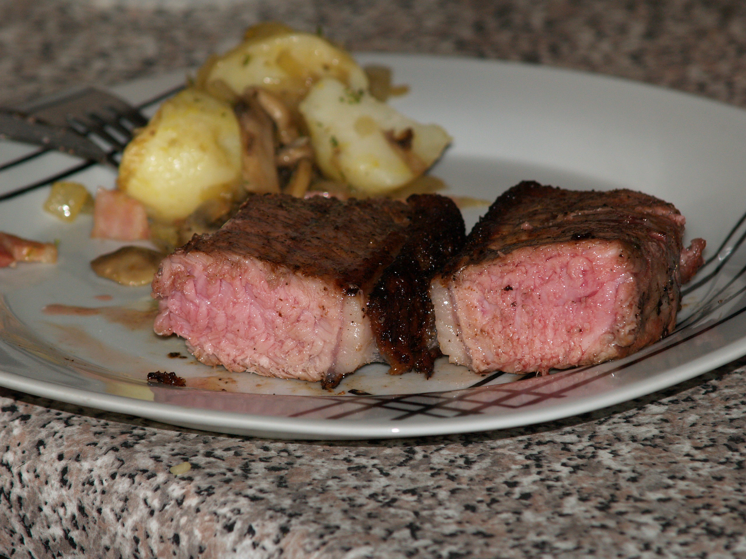 File:Rare Steak.JPG - Wikimedia Commons