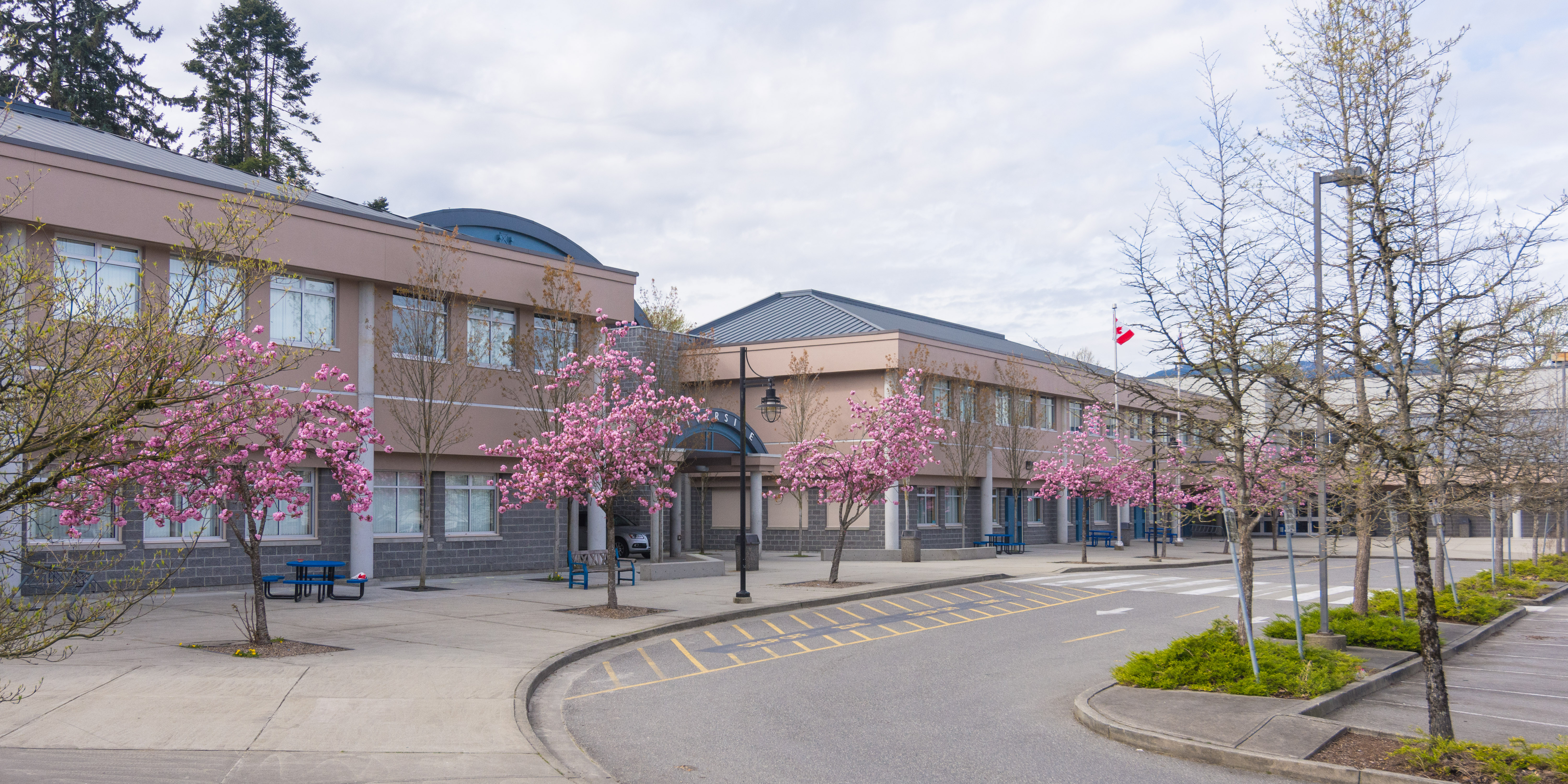 File:Riverside Secondary (Port Coquitlam).jpg - Wikipedia