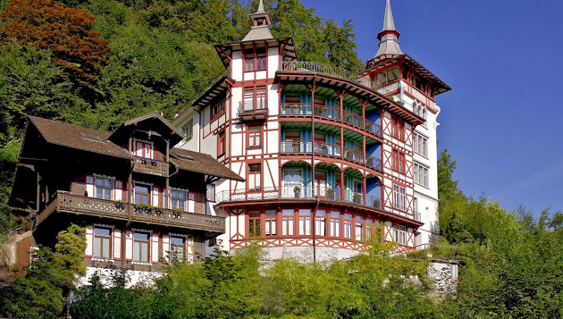 File:Schlössli Schönegg, Wilhelmshöhe, Hauptgebäude und Chalet.jpg