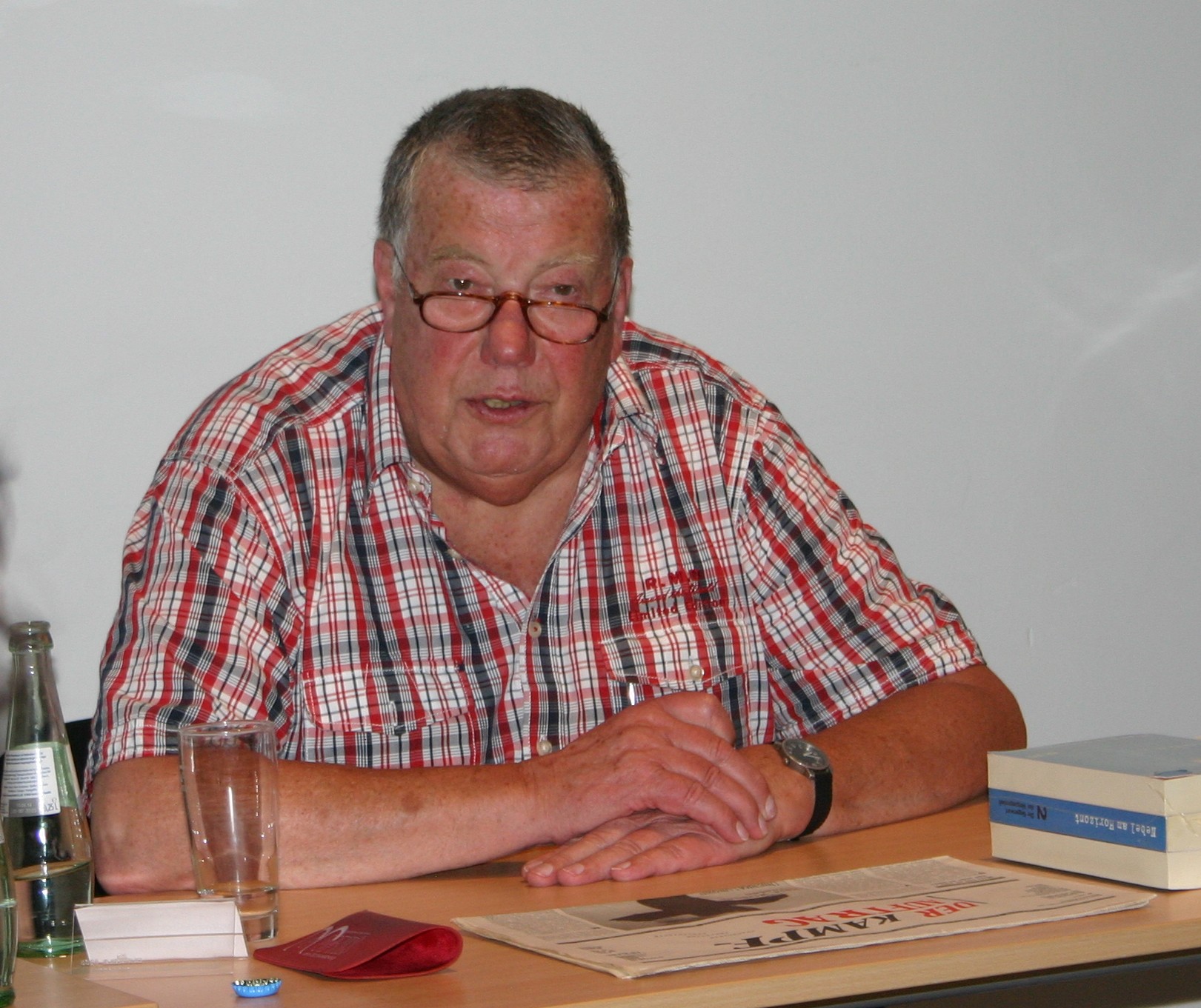 Jürgen Schweinebraden während einer Buchlesung in Berlin, 2012