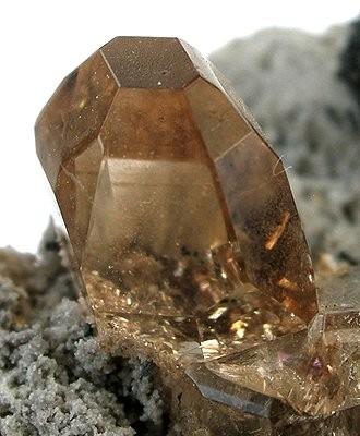 File:Topaz-Hematite-232889.jpg