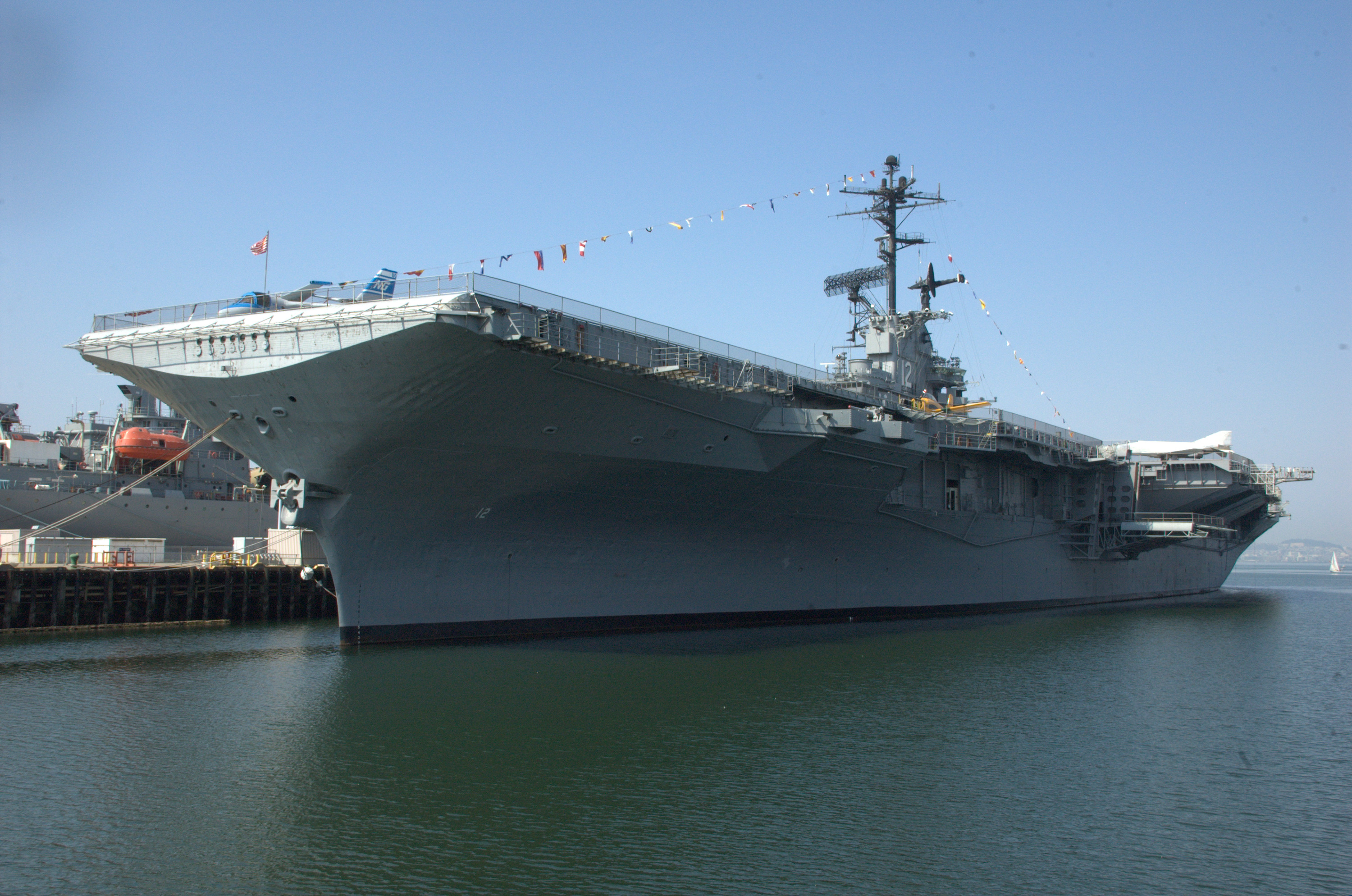 Cv 12. USS Hornet (CV-12). USS Hornet Museum. Авианосец Хорнет. CV-8 «Хорнет».