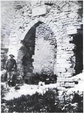 An old photo of Porta Regina (the Queen's Gate). Vecchia foto di Porta Regina.jpg