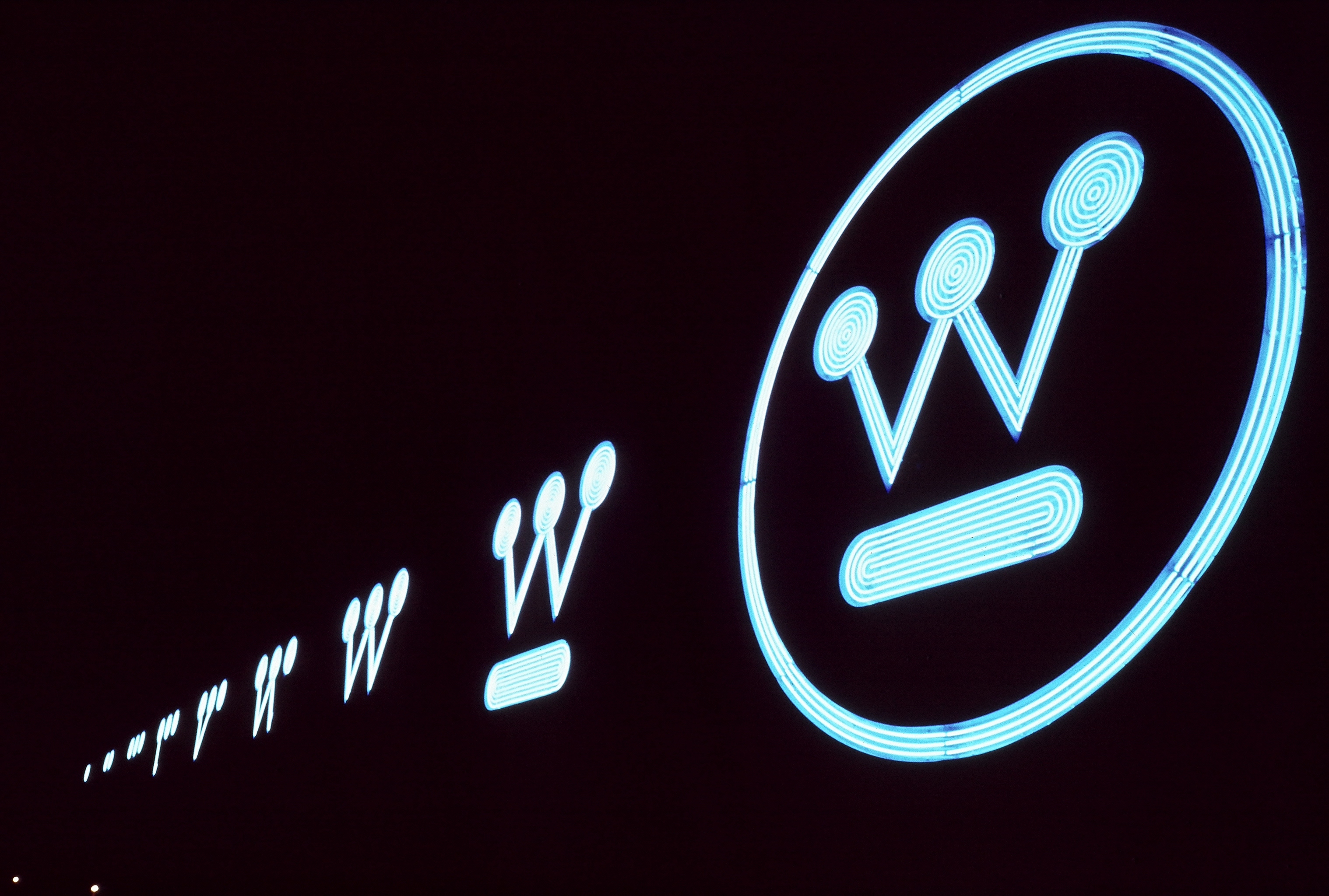 https://upload.wikimedia.org/wikipedia/commons/7/78/Westinghouse_Sign_Pittsburgh.jpg