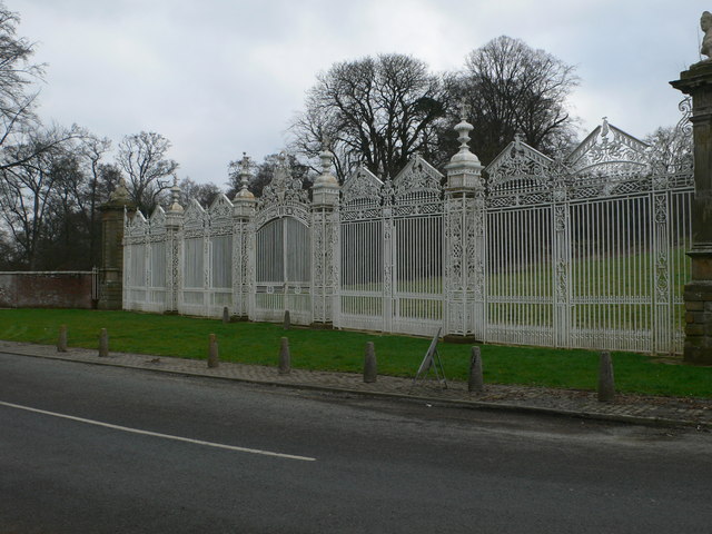 File:White Gates, Leeswood Hall - geograph.org.uk - 691390.jpg