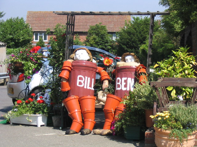 File:"Bill and Ben" at the Foxhounds PH, Orsett, Essex - geograph.org.uk - 26825.jpg