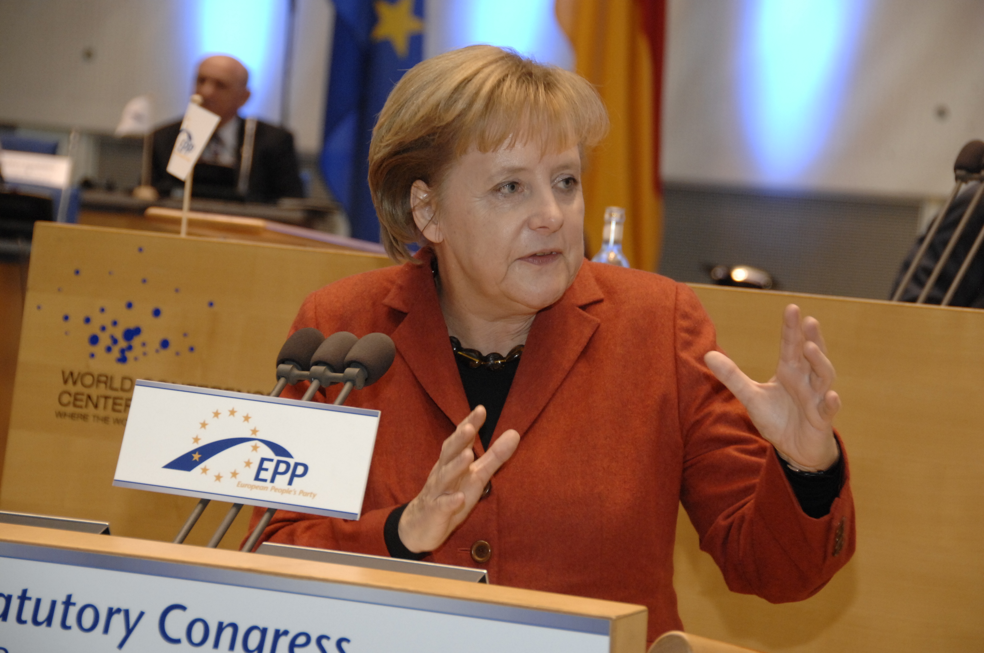 https://upload.wikimedia.org/wikipedia/commons/7/79/Angela_Merkel_EPP.jpg