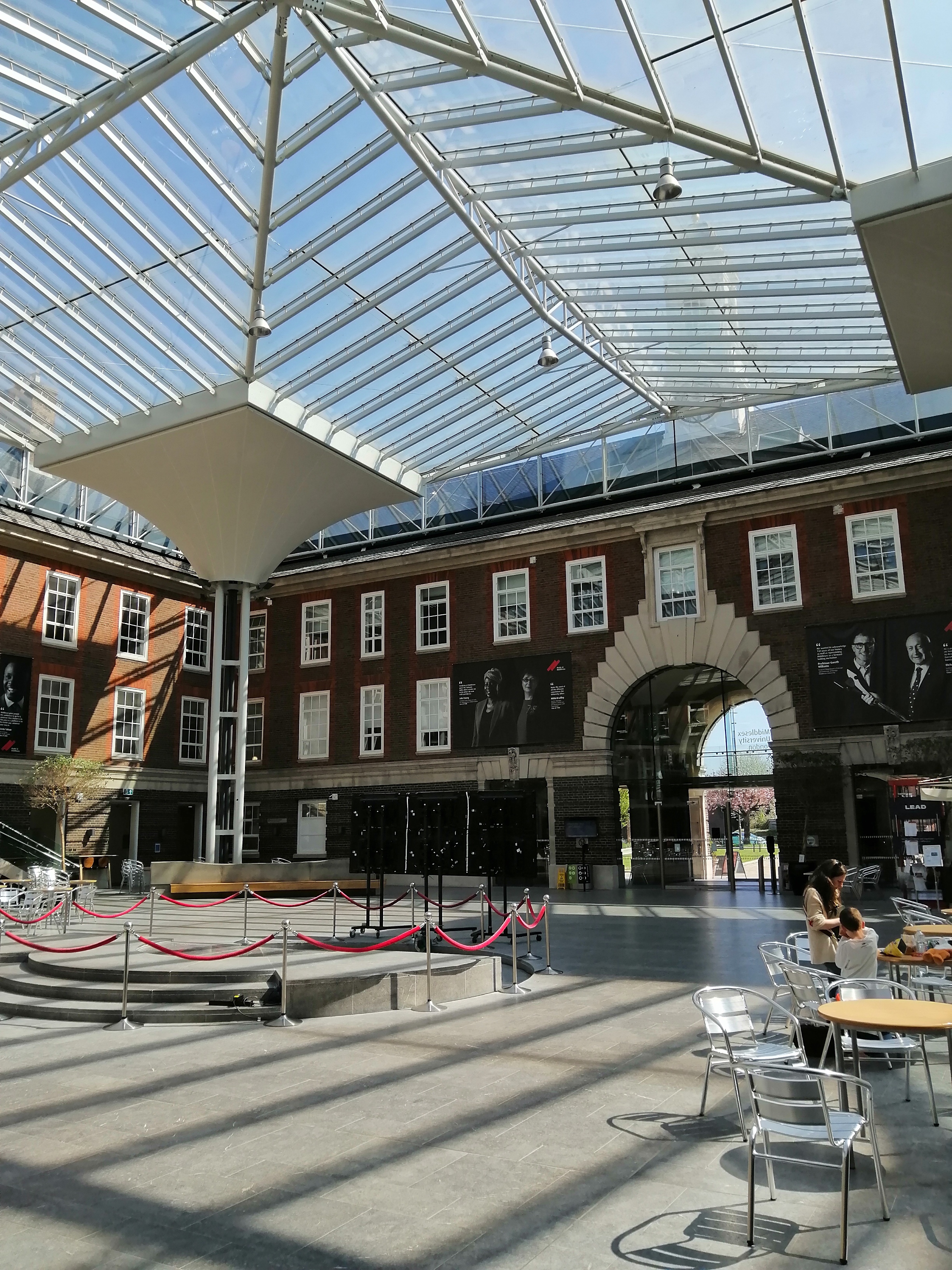 Middlesex university. Middlesex University inside. Common Atrium.