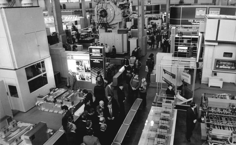 File:Bundesarchiv Bild 183-1985-0311-106, Leipzig, Frühjahrsmesse, Werkzeugmaschinenbau.jpg