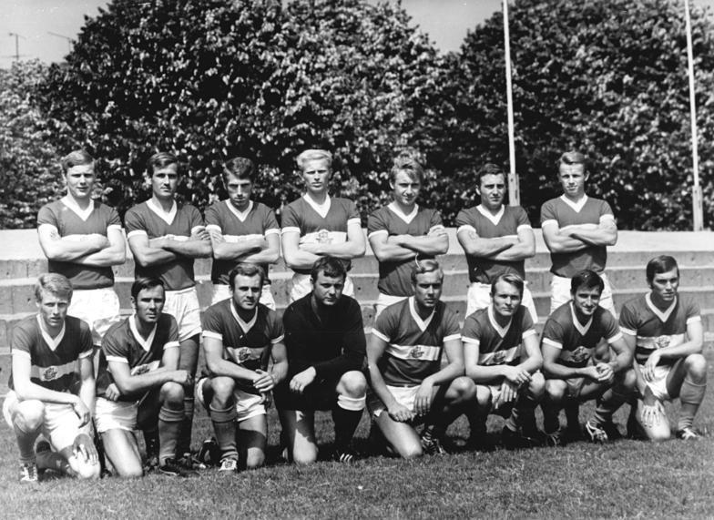 Bundesarchiv Bild 183-J0729-0203-001, Mannschaftsfoto FC Hansa Rostock.jpg