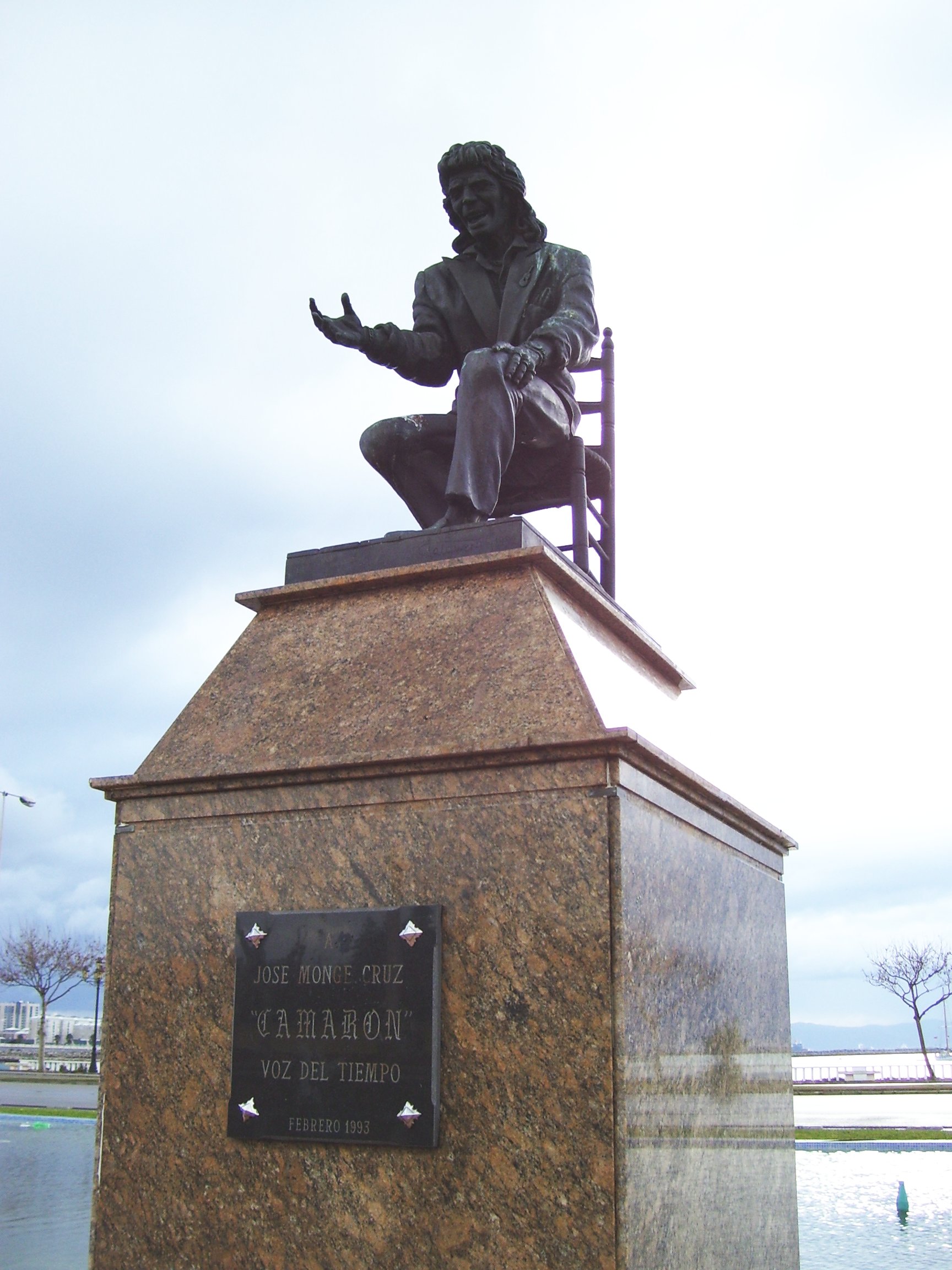 Monumento a Camarón en La Línea de la Concepción