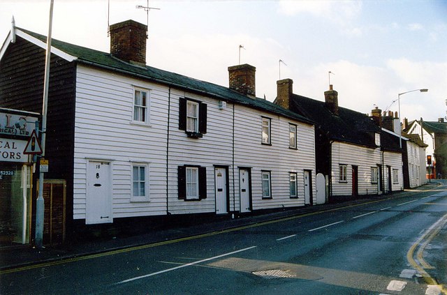 File:Cottages in Norsey Road, Billericay - geograph.org.uk - 659833.jpg