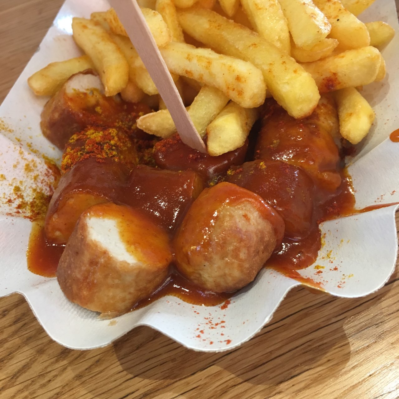 Файл:Currywurst, Flughafen Köln-Bonn, Restaurant S-Bahn.jpg — Википедия