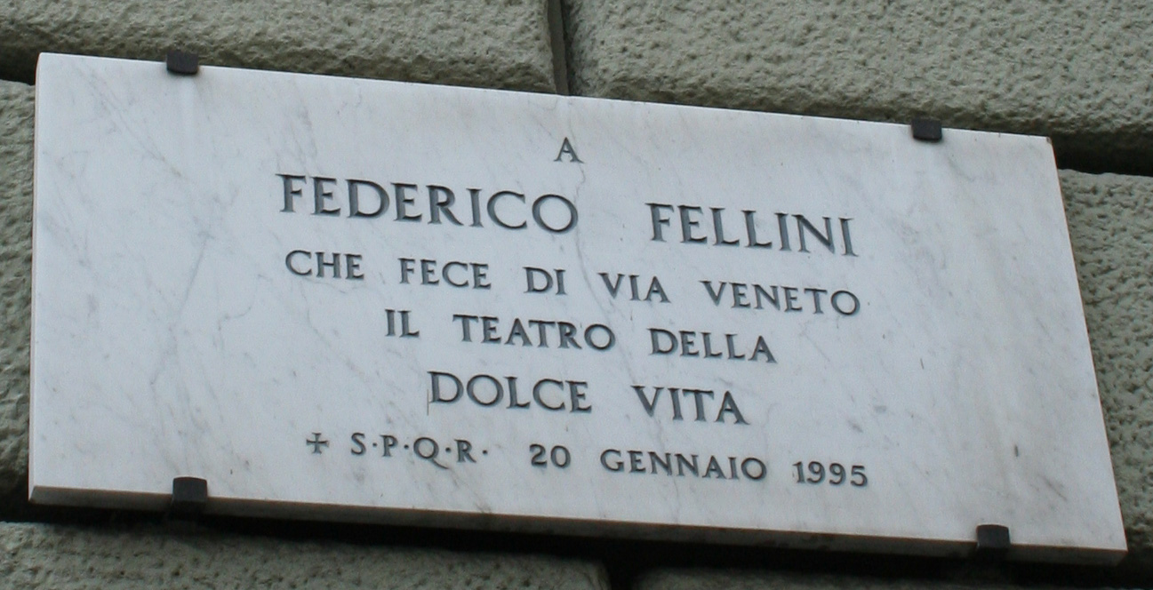 Fellini_plaque,_Via_Veneto.jpg