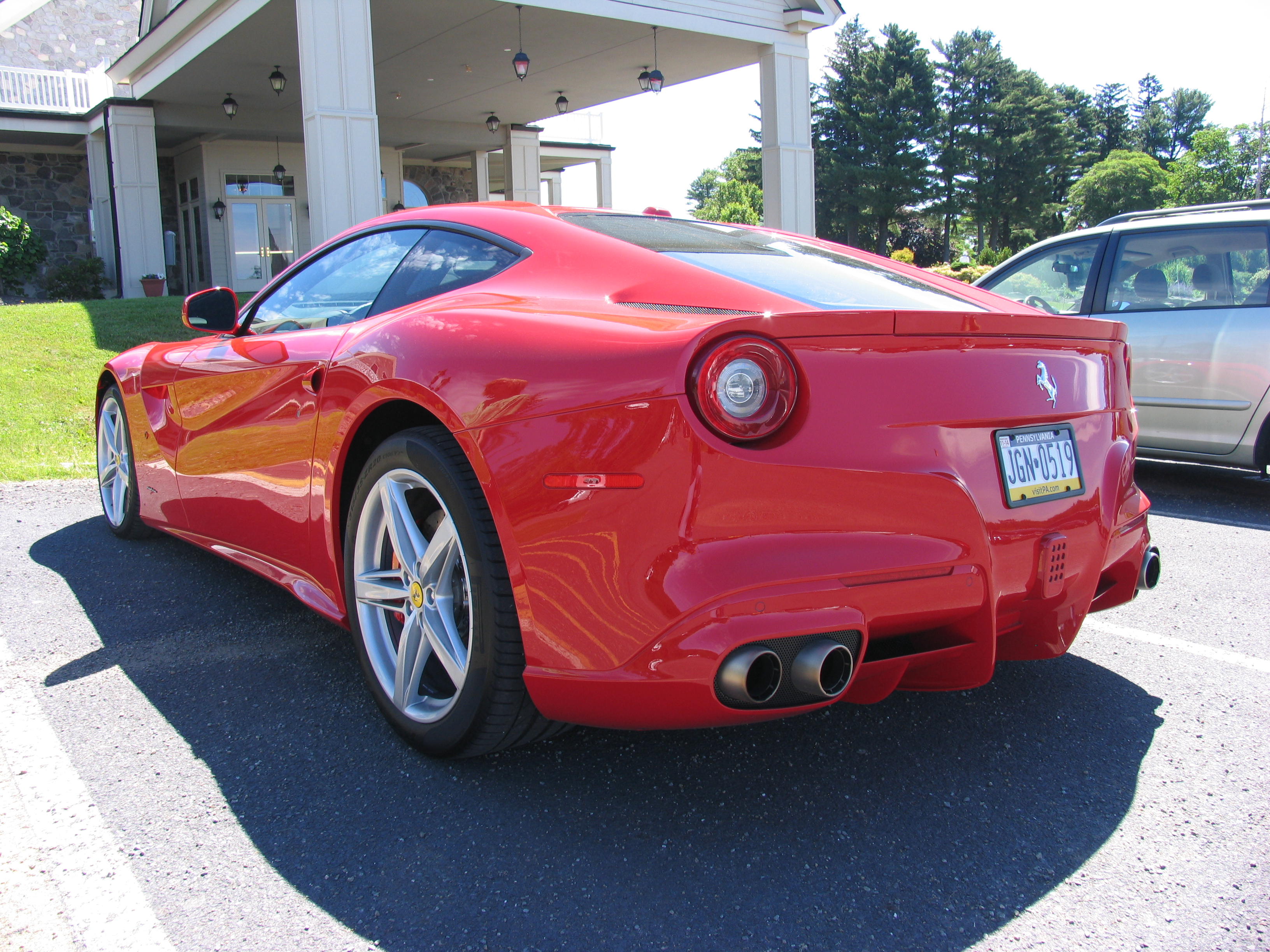 F12 Berlinetta капот