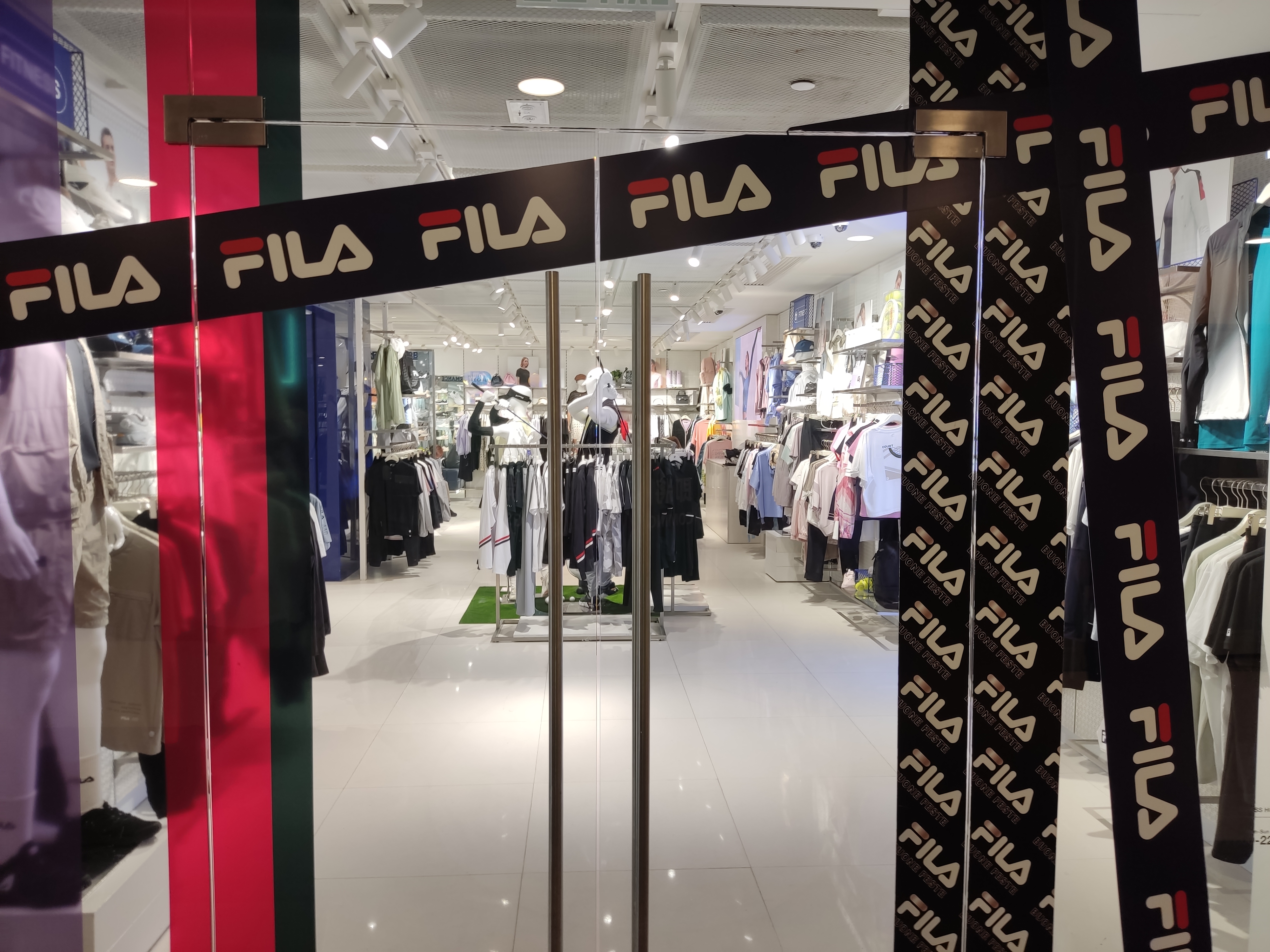 File:HK MK 旺角 Mong Kok 彌敦道 610 Nathan Road 荷李活商業中心 Plaza mall shop Fila clothing May 2022 Px3 01.jpg - Wikimedia Commons