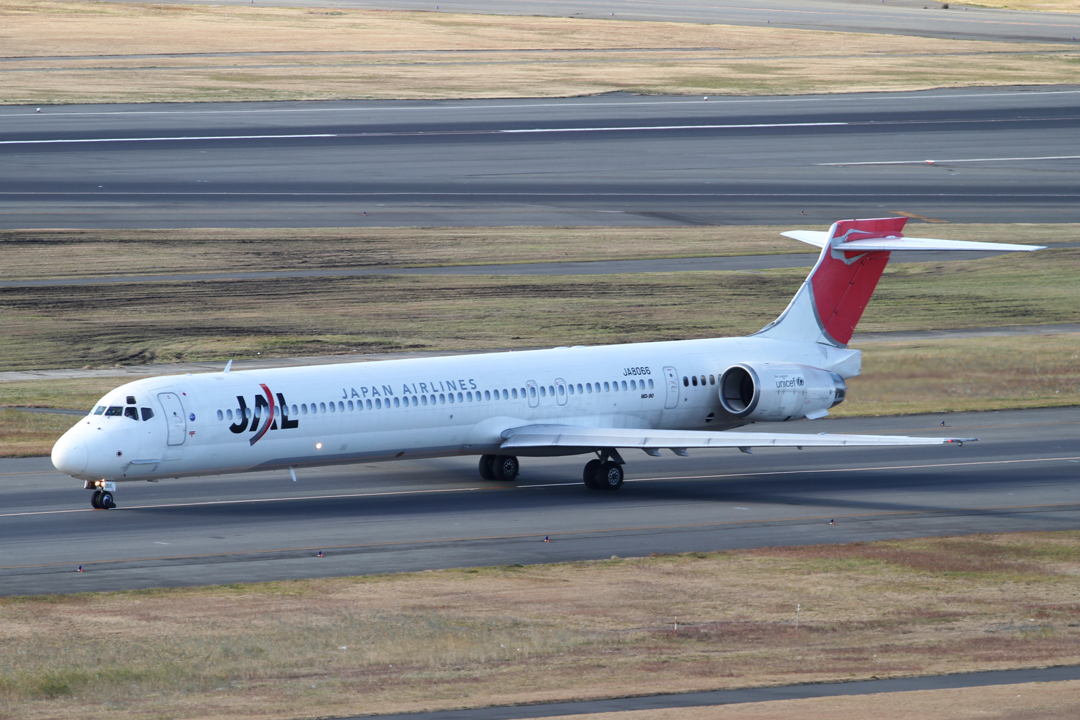 File:JAL MD-90-30(JA8066) (6600483511).jpg - Wikimedia Commons