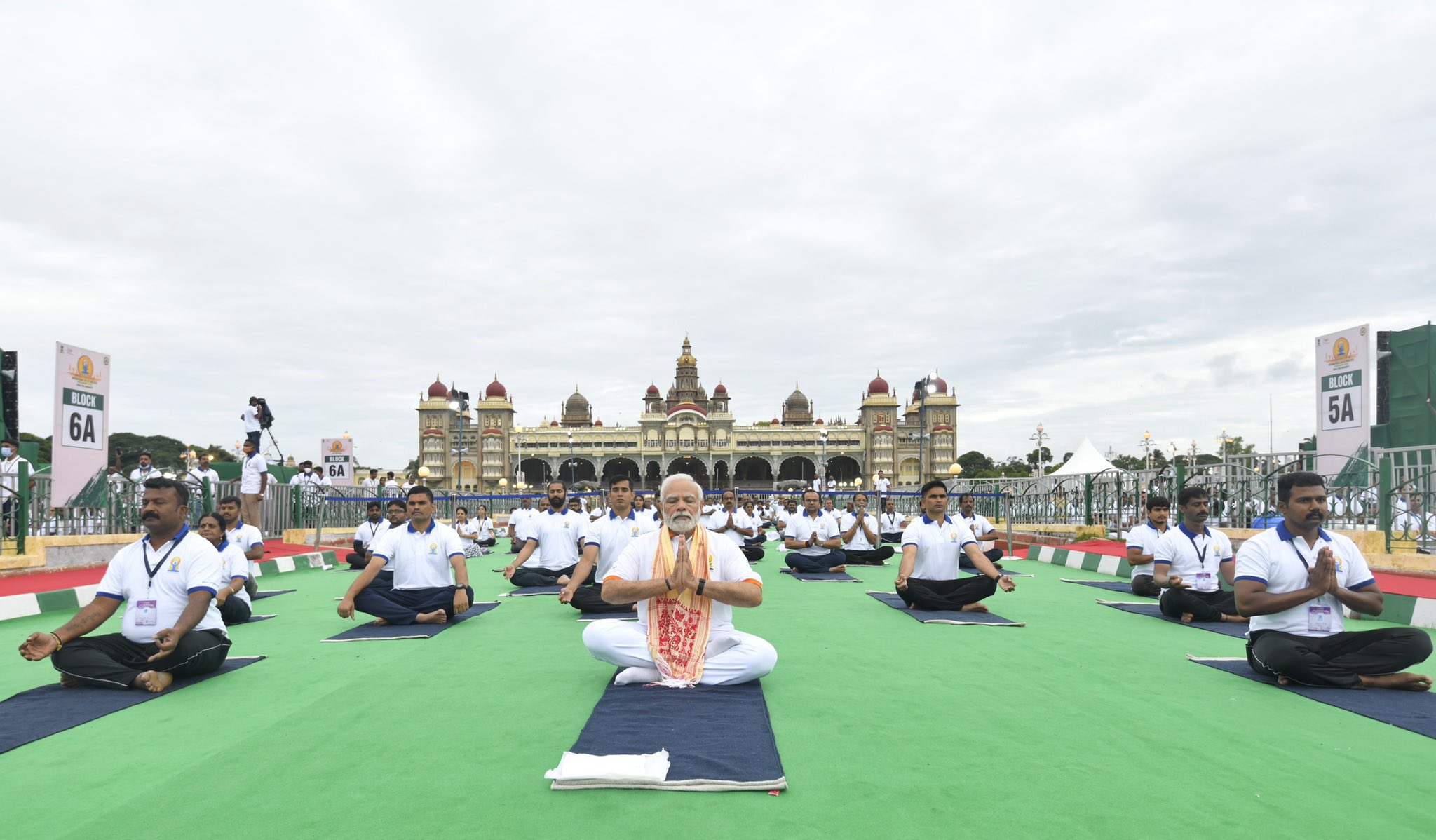 File:Mysore yoga.jpg - Wikipedia