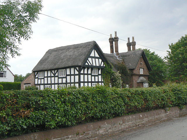 File:Old houses at Aldford - geograph.org.uk - 1350443.jpg