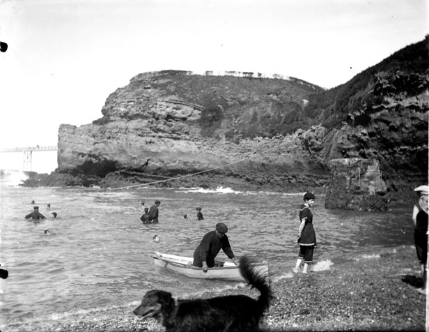 File:Port Vieux, Biarritz, octobre 1891 (6025612878).jpg