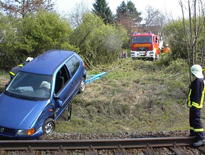 File:Removal of Car From Railway Track in Germany.jpg