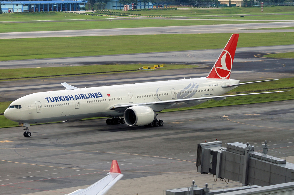 Turkish_Airlines_Boeing_777-300ER_TC-JJG.jpg