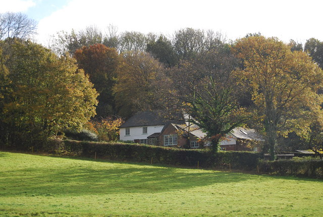 File:Weatherboarded cottage, Crowhurst - geograph.org.uk - 1577575.jpg