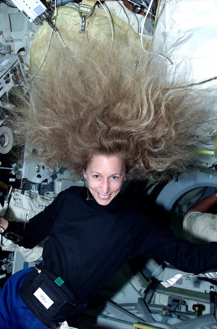 Astronaut Marsha Ivins weightless during STS-98, 9 February 2001 Source: Wikipedia (spaceflight.nasa.gov killed 25 Feb 2021) Weightless_hair.jpg