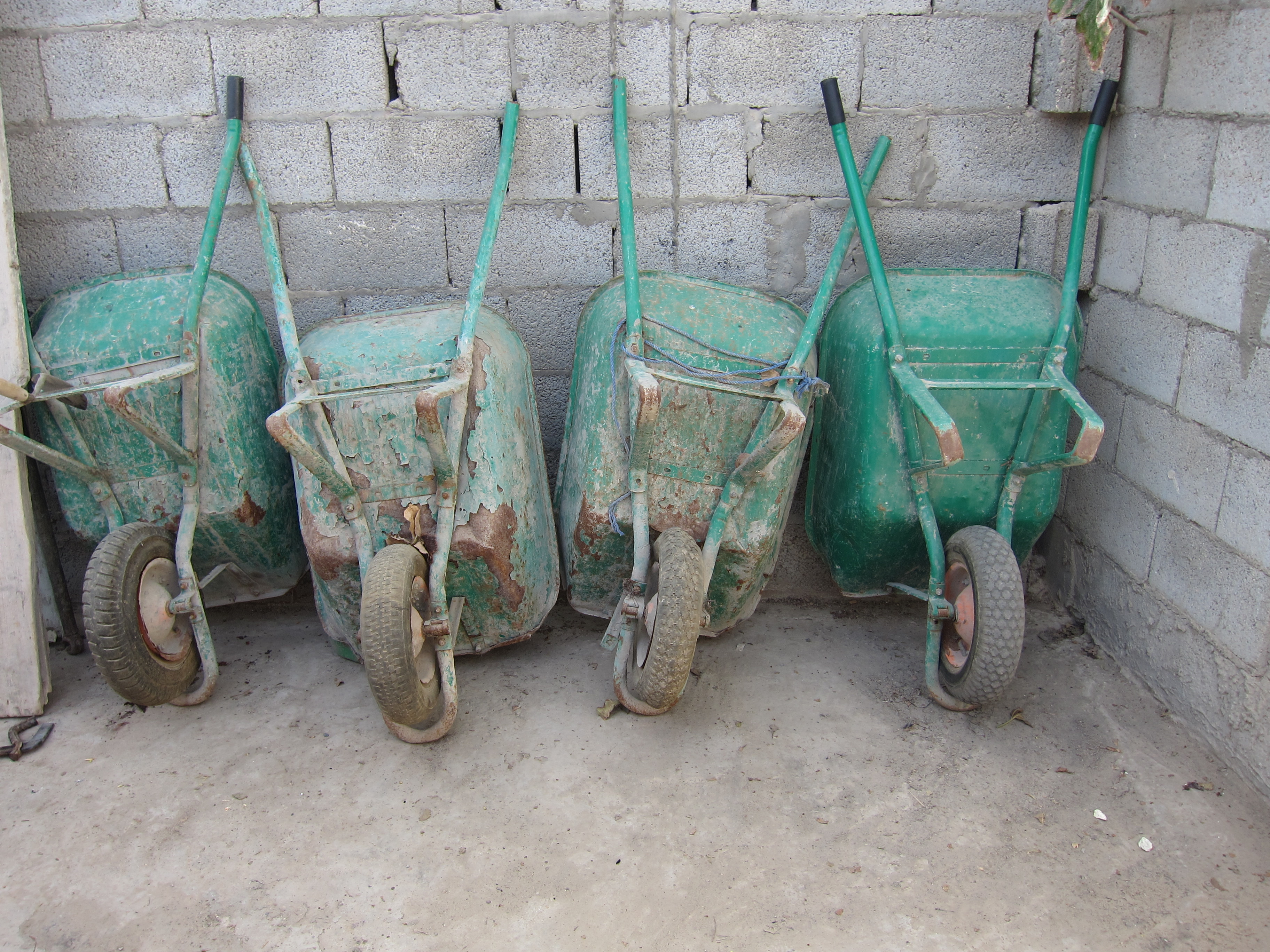 File Wheel Barrow 1.jpg Wikimedia Commons