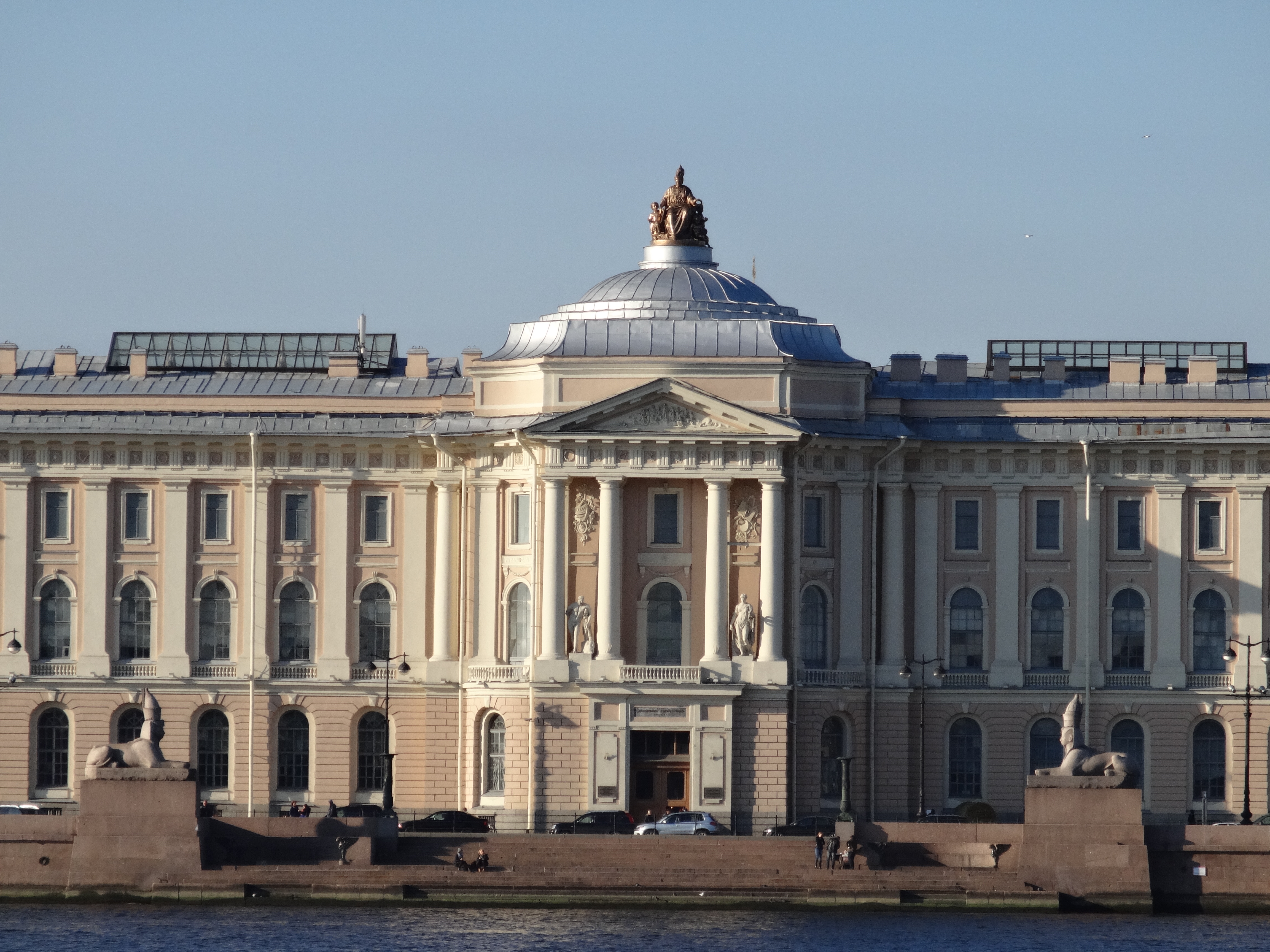 Академия художеств санкт петербург фото